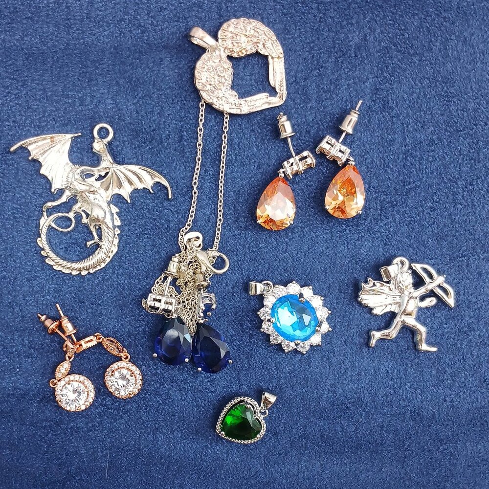 💲Sale 3/$15  - Bundle of Dainty Small Costume Jewelry Pendants Earrings NWOT